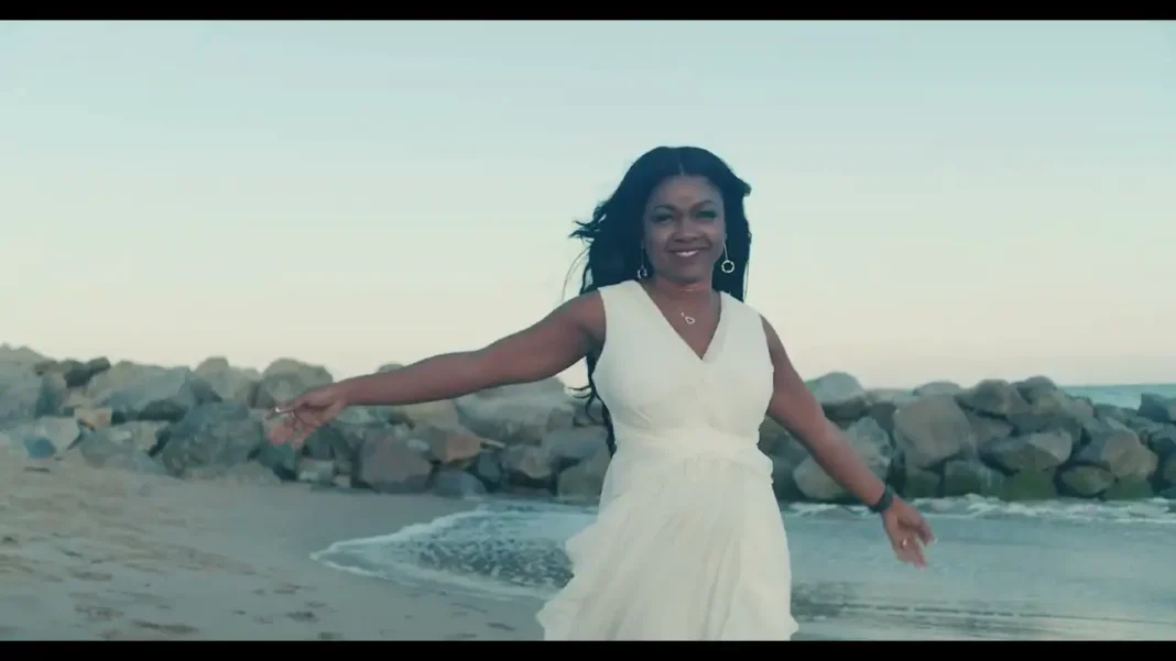 PADON , Esther Paurice (Video) PADON , Esther Paurice (Video)