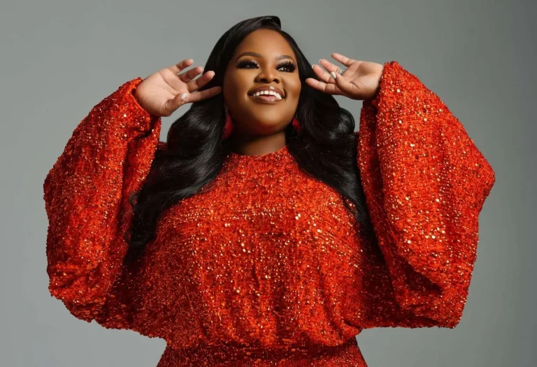Tasha Cobbs Leonard triyonfe nan Grammy Awards ak "Your Power".