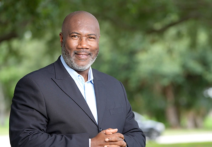 Pastè Sen Mak AME Orlando P ap Akize pou Abi Pastè Sen Mak AME Orlando P ap Akize pou Abi