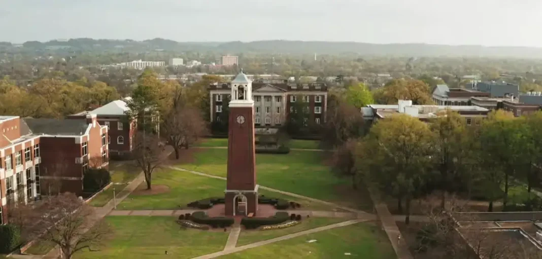 Birmingham-Southern College fèmen apre difikilte finansye Birmingham-Southern College fèmen apre difikilte finansye