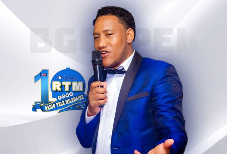 6 ane nan radyo kretyen nan Repiblik Dominikèn
