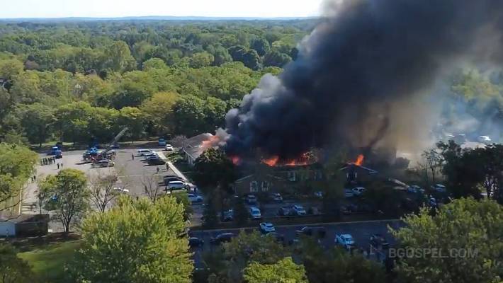 Tire tire nan Michigan Michigan Legliz la - Fèy Balans ak Reyaksyon
